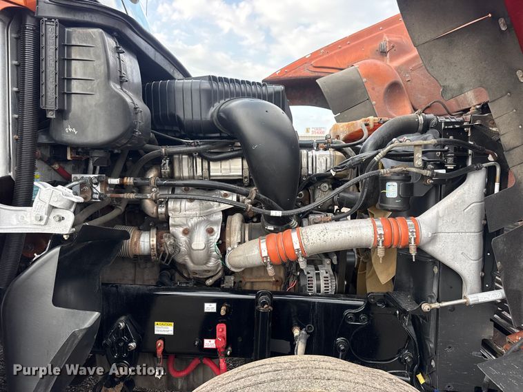 image for item EG8994 2019 Freightliner 122SD semi truck