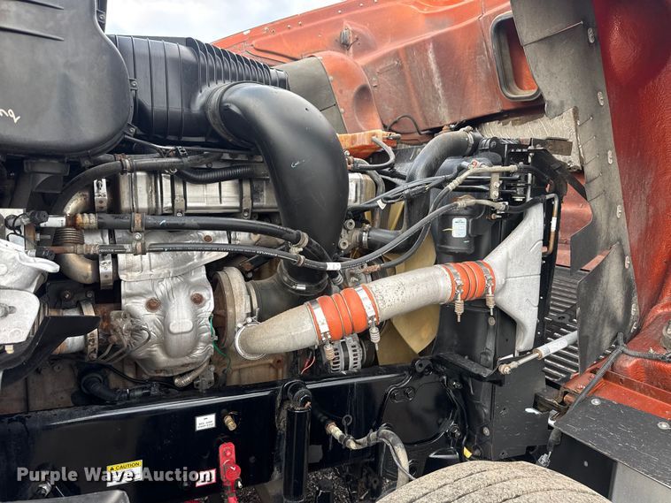 image for item EG8994 2019 Freightliner 122SD semi truck