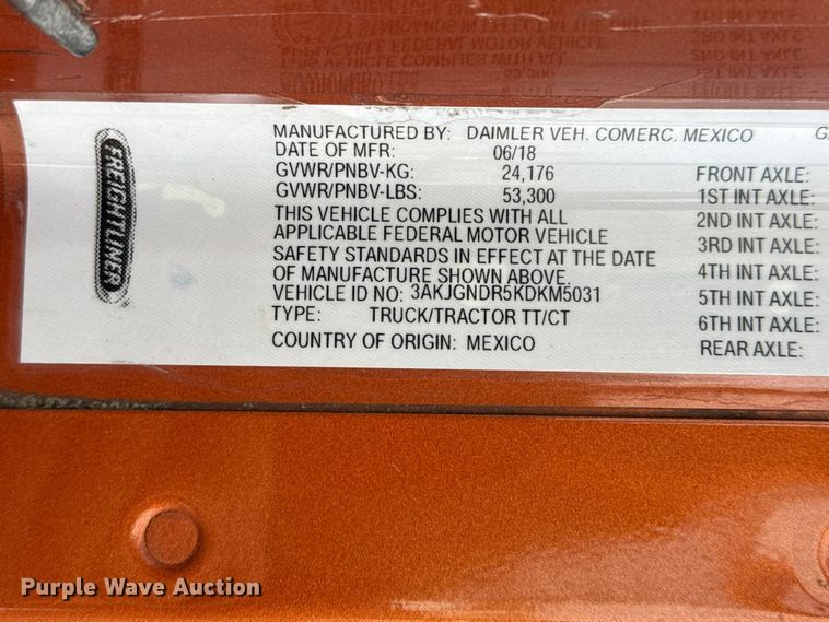 image for item EG8994 2019 Freightliner 122SD semi truck