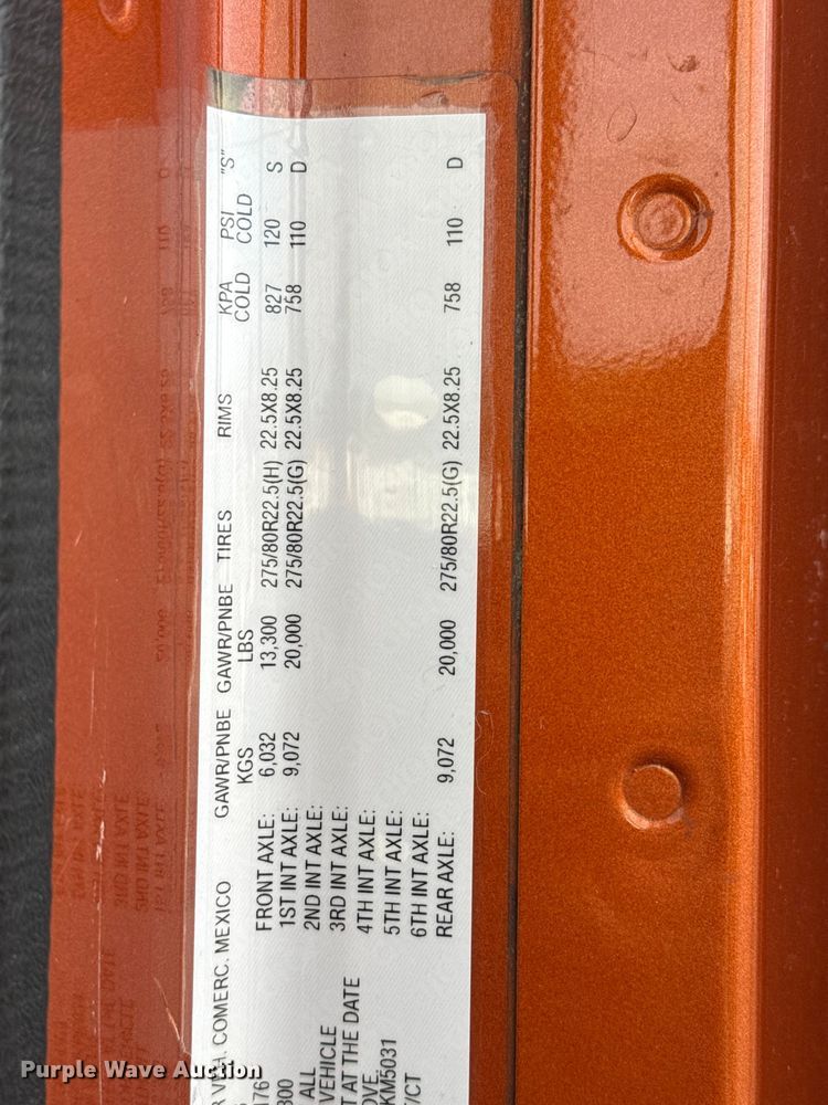 image for item EG8994 2019 Freightliner 122SD semi truck