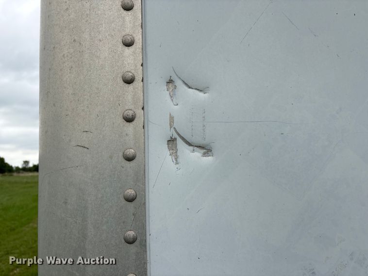 image for item EG9021 2010 Wabash dry van trailer