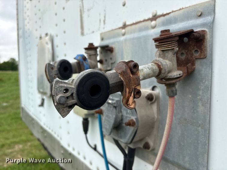 image for item EG9021 2010 Wabash dry van trailer