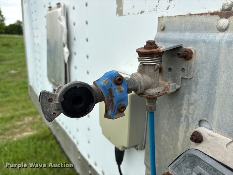 image for item EG9021 2010 Wabash dry van trailer