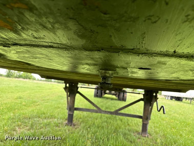 image for item EG9021 2010 Wabash dry van trailer