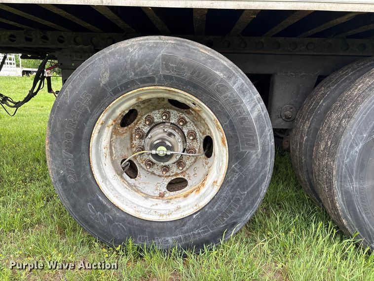image for item EG9021 2010 Wabash dry van trailer