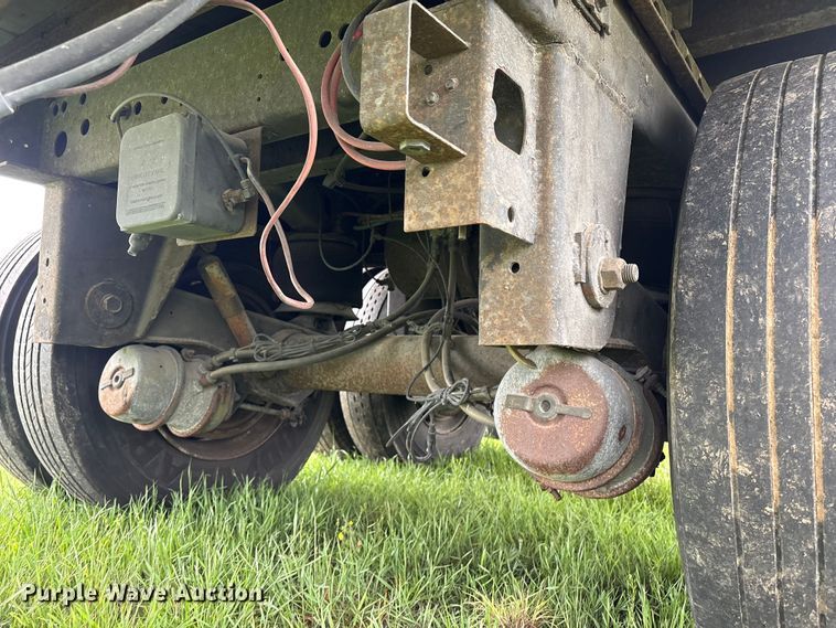 image for item EG9021 2010 Wabash dry van trailer