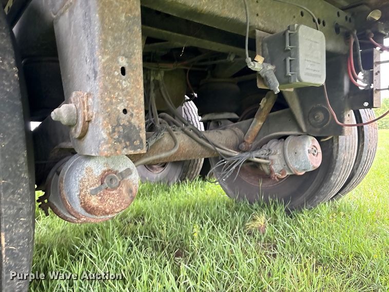 image for item EG9021 2010 Wabash dry van trailer