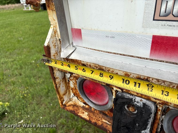 image for item EG9021 2010 Wabash dry van trailer