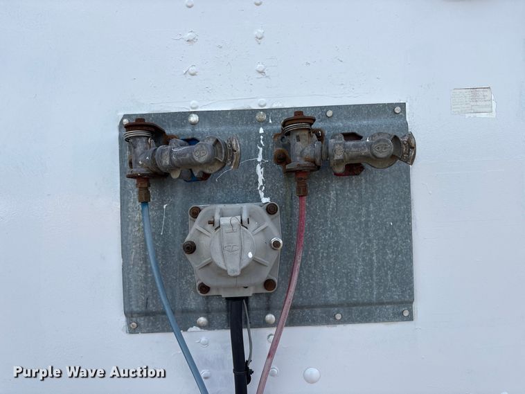 image for item EG9061 1998 Wabash dry van trailer