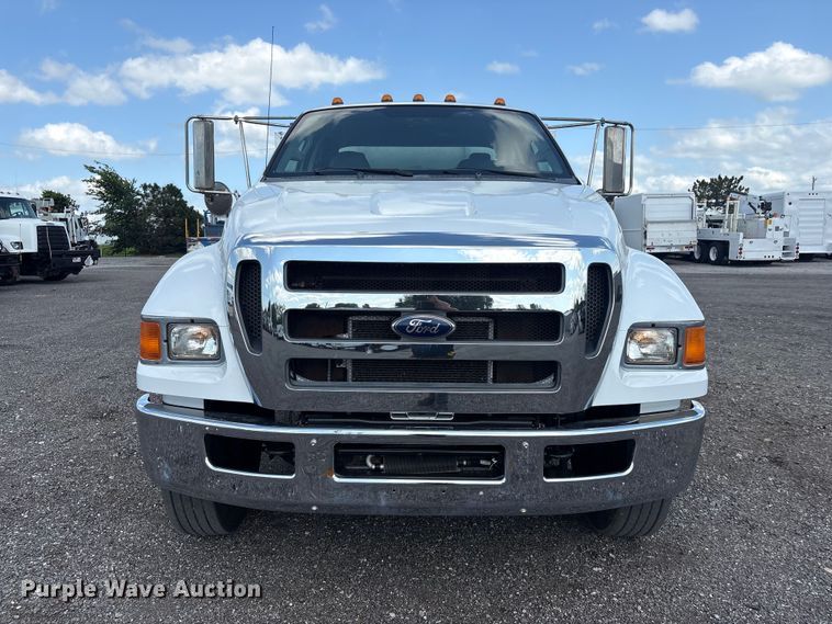 image for item EG9182 2015 Ford F650 Super Duty Ext. Cab flatbed truck