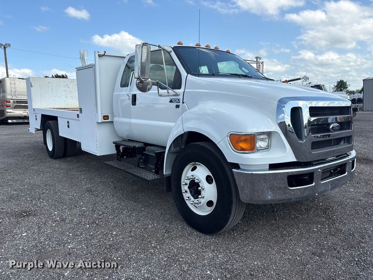 image for item EG9182 2015 Ford F650 Super Duty Ext. Cab flatbed truck