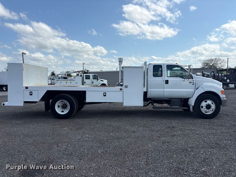 image for item EG9182 2015 Ford F650 Super Duty Ext. Cab flatbed truck