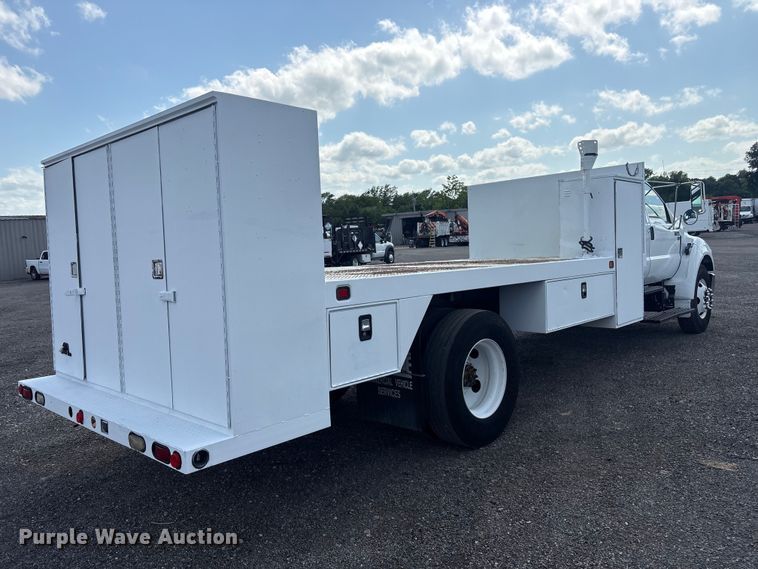 image for item EG9182 2015 Ford F650 Super Duty Ext. Cab flatbed truck