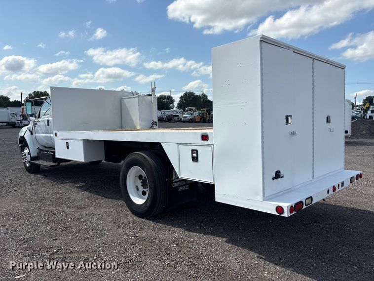 image for item EG9182 2015 Ford F650 Super Duty Ext. Cab flatbed truck
