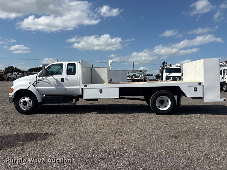 image for item EG9182 2015 Ford F650 Super Duty Ext. Cab flatbed truck