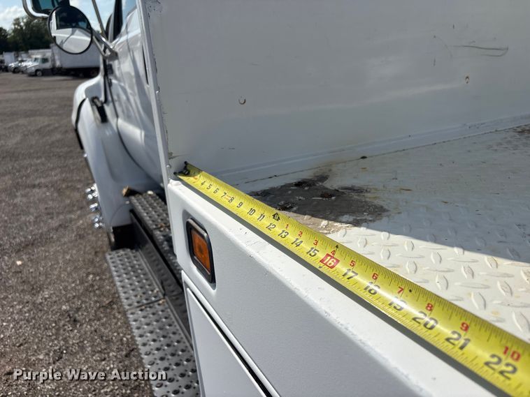 image for item EG9182 2015 Ford F650 Super Duty Ext. Cab flatbed truck