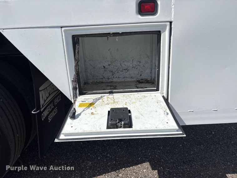 image for item EG9182 2015 Ford F650 Super Duty Ext. Cab flatbed truck