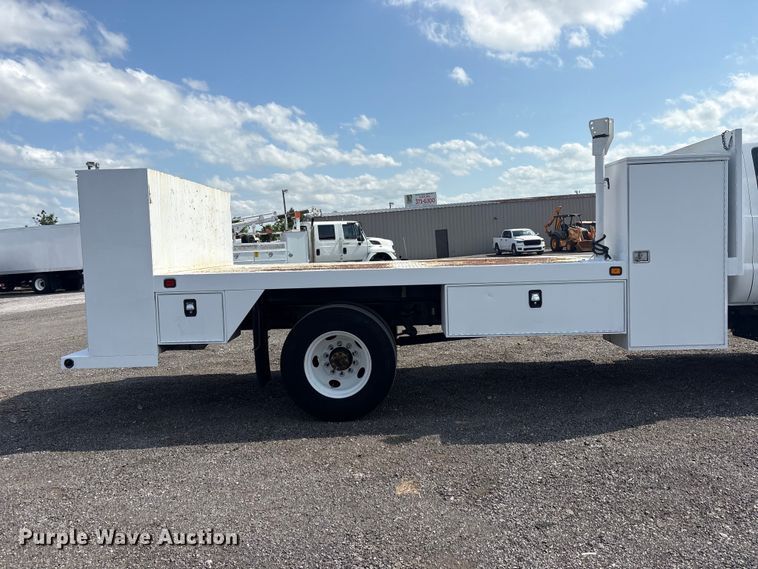 image for item EG9182 2015 Ford F650 Super Duty Ext. Cab flatbed truck