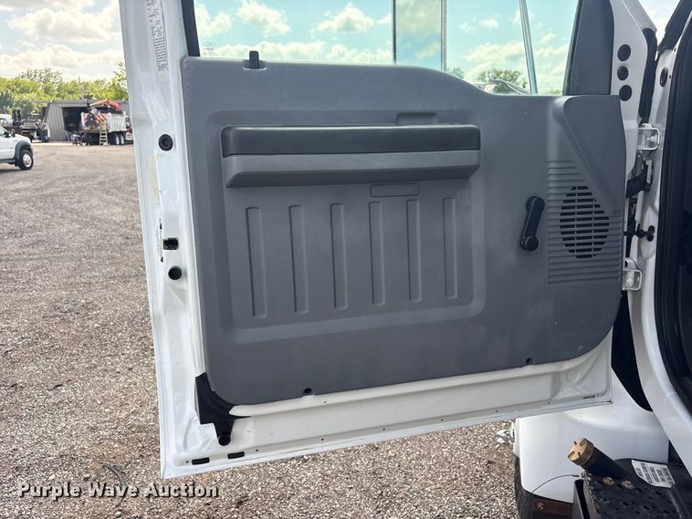 image for item EG9182 2015 Ford F650 Super Duty Ext. Cab flatbed truck