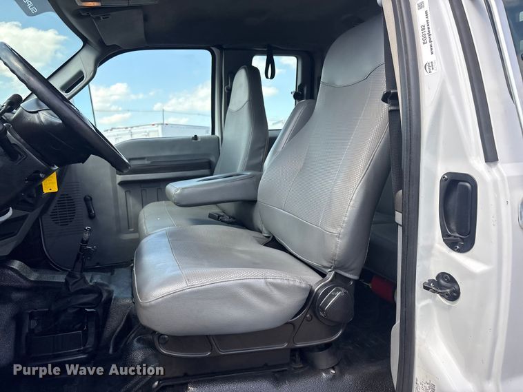 image for item EG9182 2015 Ford F650 Super Duty Ext. Cab flatbed truck