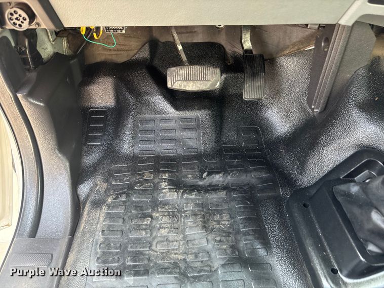 image for item EG9182 2015 Ford F650 Super Duty Ext. Cab flatbed truck