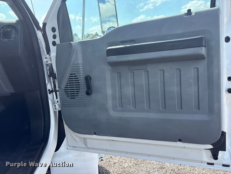 image for item EG9182 2015 Ford F650 Super Duty Ext. Cab flatbed truck