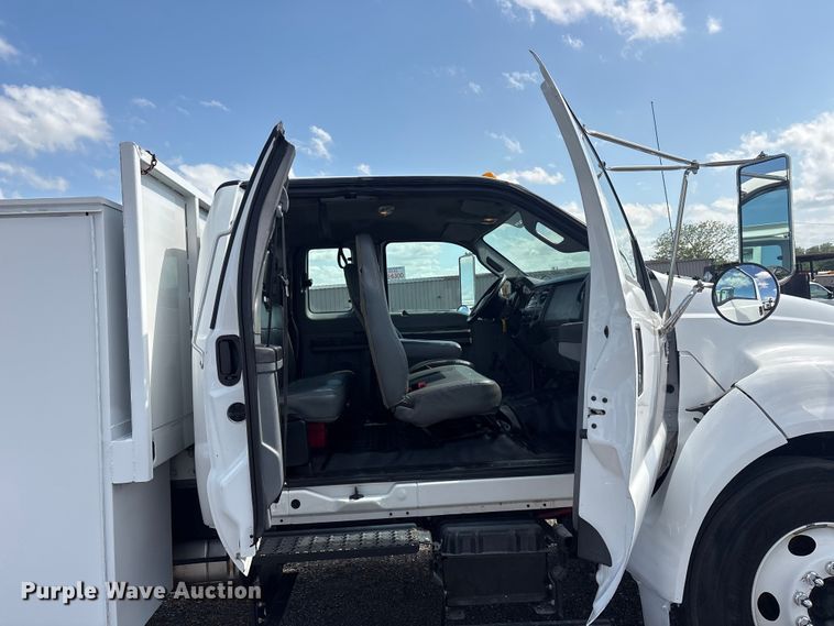 image for item EG9182 2015 Ford F650 Super Duty Ext. Cab flatbed truck