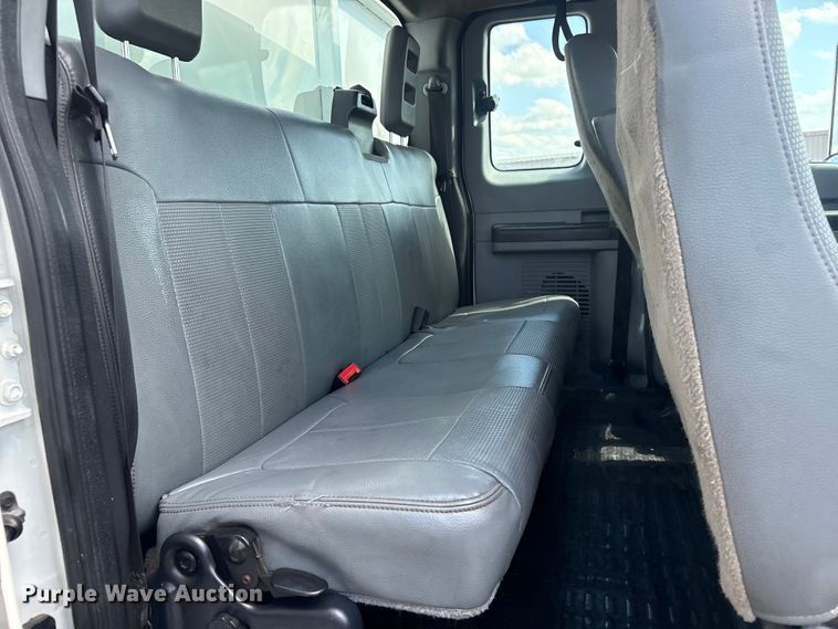 image for item EG9182 2015 Ford F650 Super Duty Ext. Cab flatbed truck