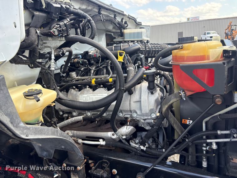 image for item EG9182 2015 Ford F650 Super Duty Ext. Cab flatbed truck