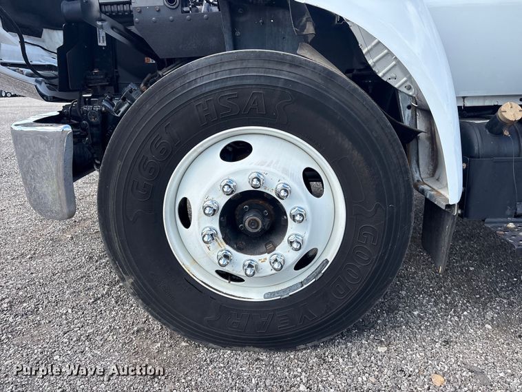 image for item EG9182 2015 Ford F650 Super Duty Ext. Cab flatbed truck