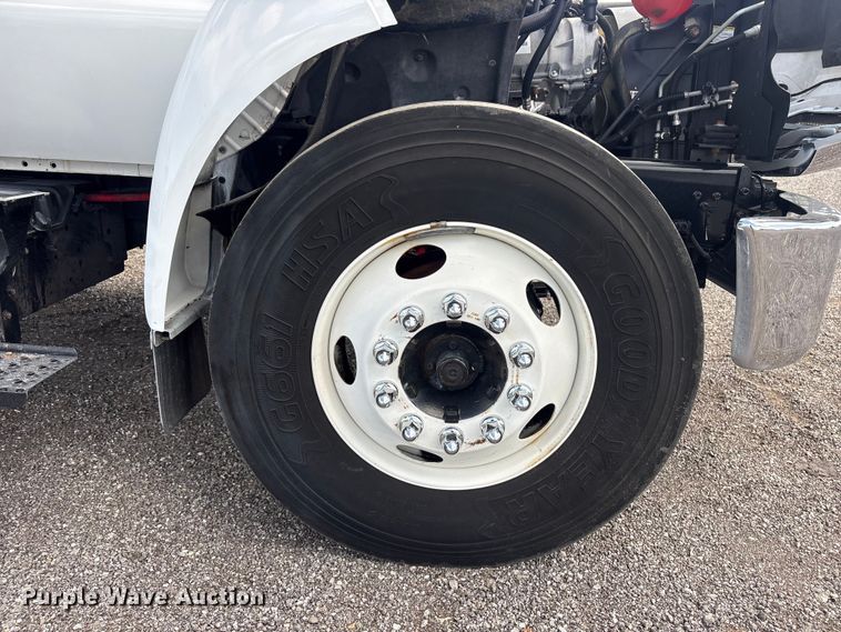 image for item EG9182 2015 Ford F650 Super Duty Ext. Cab flatbed truck