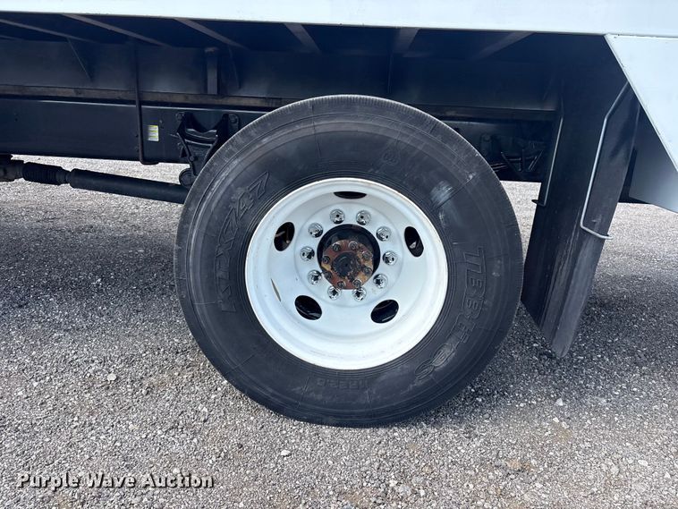 image for item EG9182 2015 Ford F650 Super Duty Ext. Cab flatbed truck