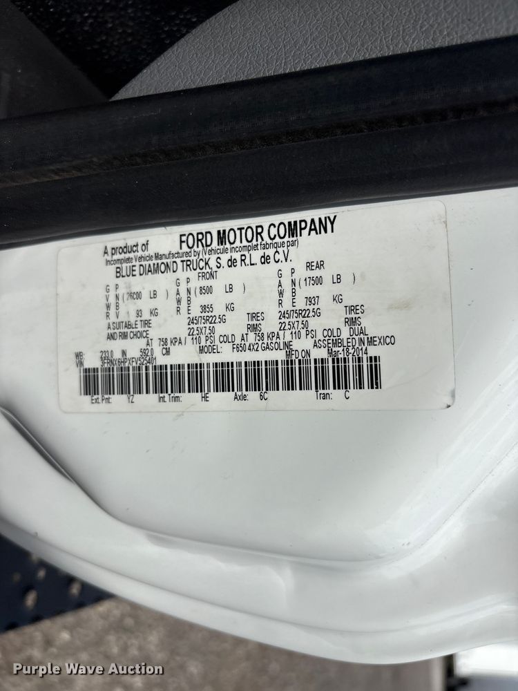 image for item EG9182 2015 Ford F650 Super Duty Ext. Cab flatbed truck