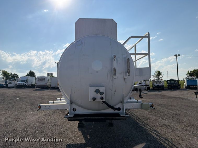 image for item EG9271 2012 Dragon Products 150BBL VACUUM TANK vacuum trailer