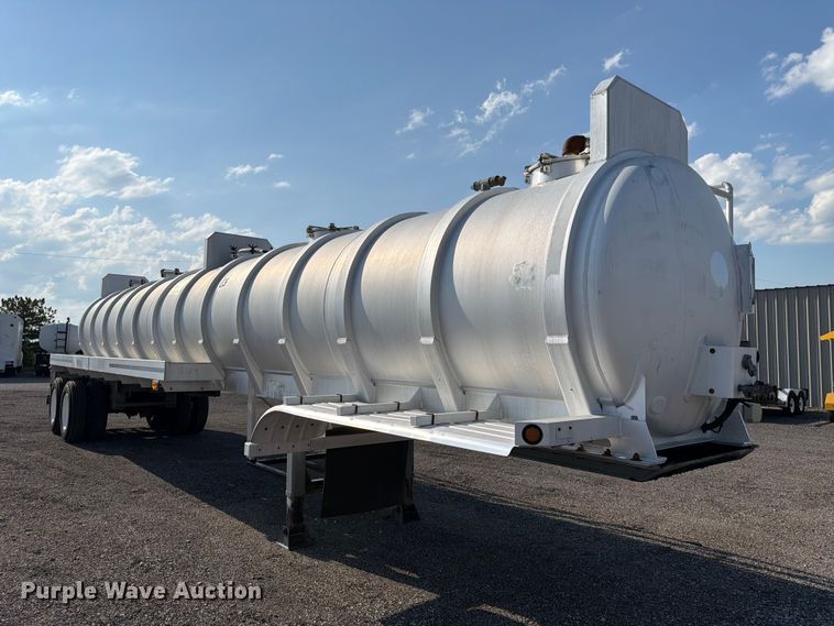 image for item EG9271 2012 Dragon Products 150BBL VACUUM TANK vacuum trailer