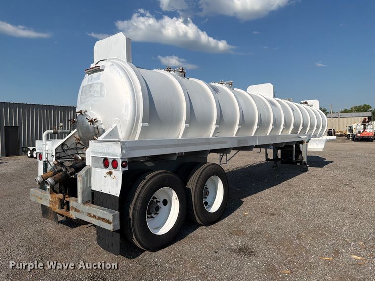 image for item EG9271 2012 Dragon Products 150BBL VACUUM TANK vacuum trailer