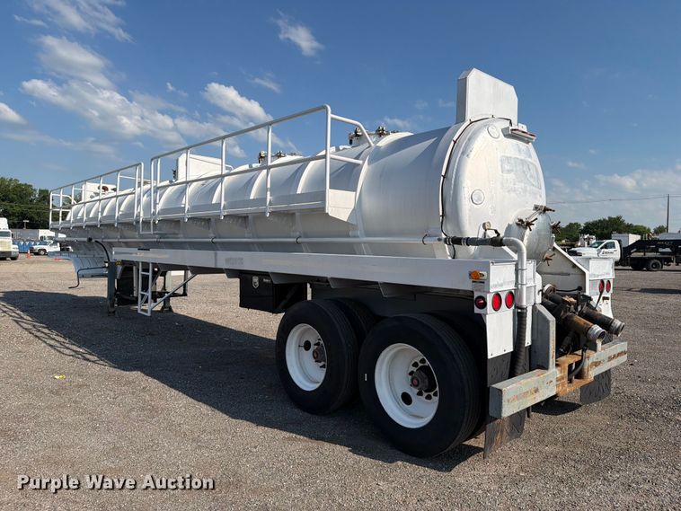 image for item EG9271 2012 Dragon Products 150BBL VACUUM TANK vacuum trailer