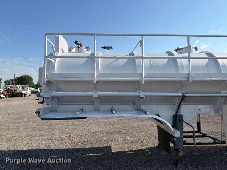 image for item EG9271 2012 Dragon Products 150BBL VACUUM TANK vacuum trailer