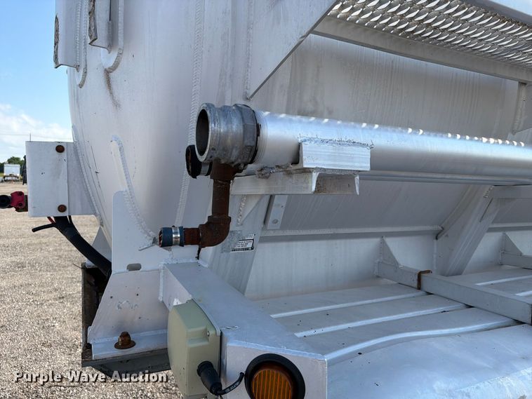 image for item EG9271 2012 Dragon Products 150BBL VACUUM TANK vacuum trailer