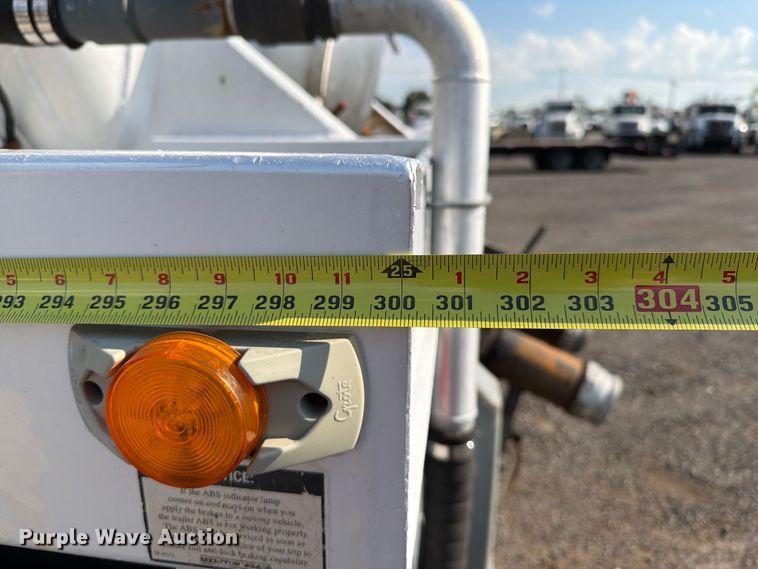 image for item EG9271 2012 Dragon Products 150BBL VACUUM TANK vacuum trailer