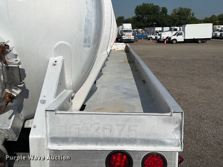 image for item EG9271 2012 Dragon Products 150BBL VACUUM TANK vacuum trailer