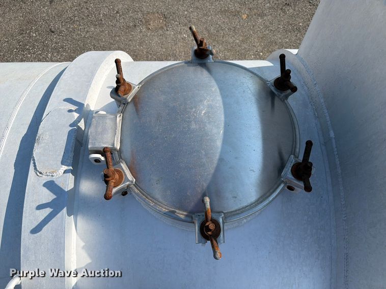 image for item EG9271 2012 Dragon Products 150BBL VACUUM TANK vacuum trailer