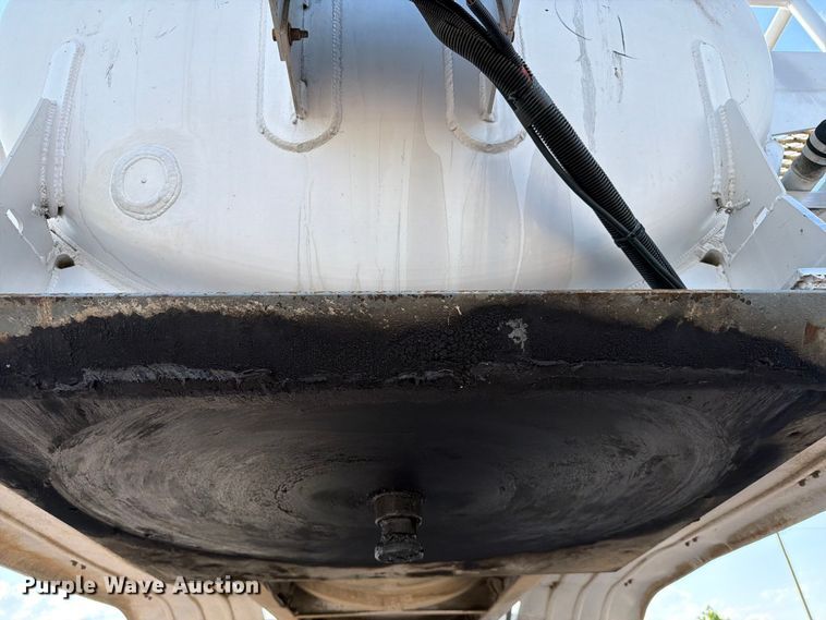 image for item EG9271 2012 Dragon Products 150BBL VACUUM TANK vacuum trailer