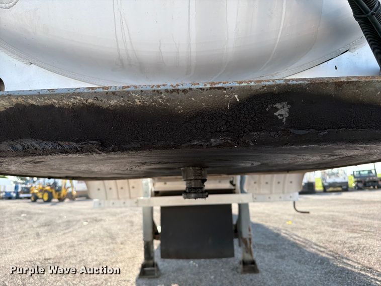 image for item EG9271 2012 Dragon Products 150BBL VACUUM TANK vacuum trailer