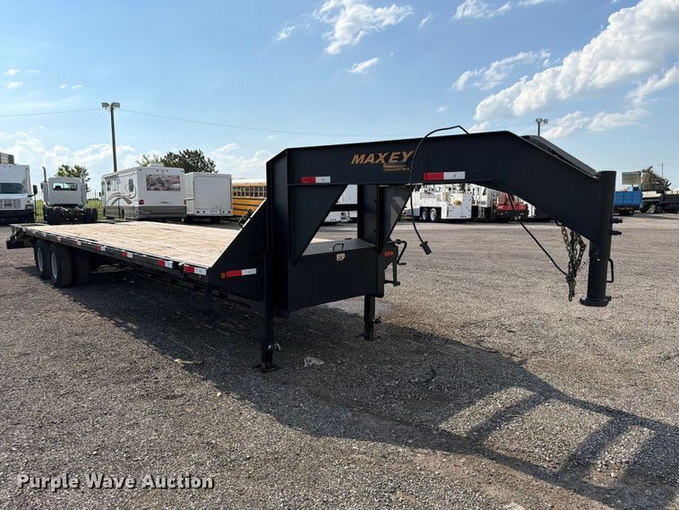 image for item EG9272 2014 Maxey Trailers equipment trailer