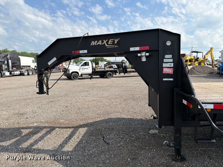 image for item EG9272 2014 Maxey Trailers equipment trailer
