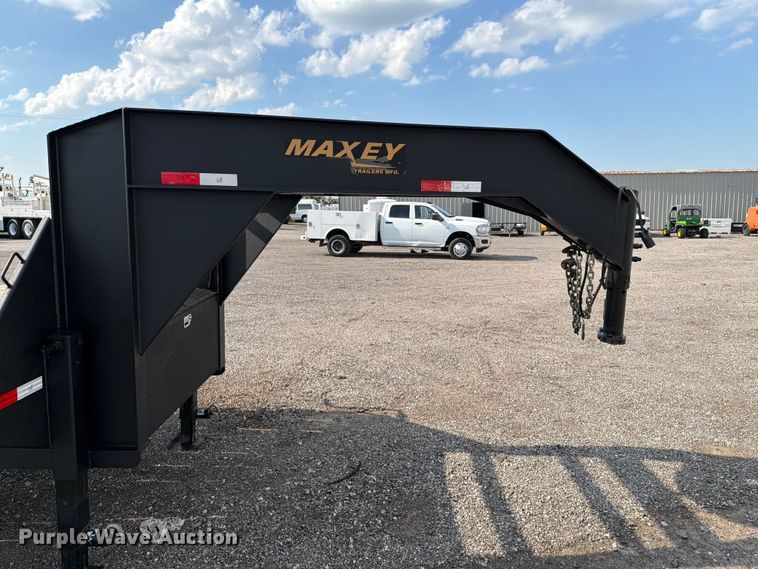 image for item EG9272 2014 Maxey Trailers equipment trailer