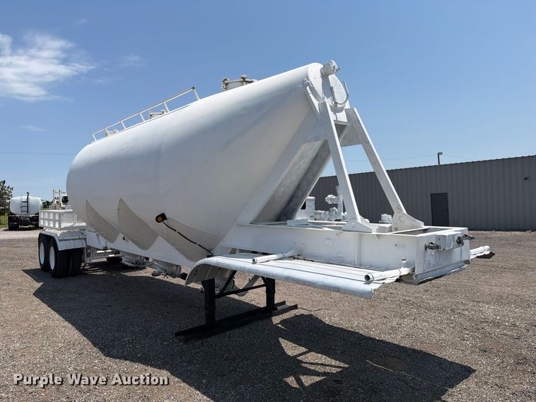 image for item EG9289 1970 Fruehauf pneumatic dry bulk trailer