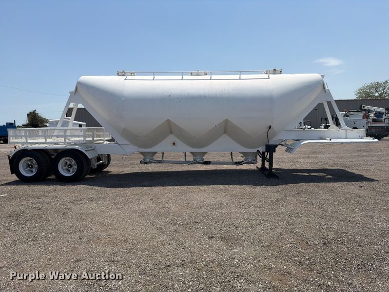 image for item EG9289 1970 Fruehauf pneumatic dry bulk trailer
