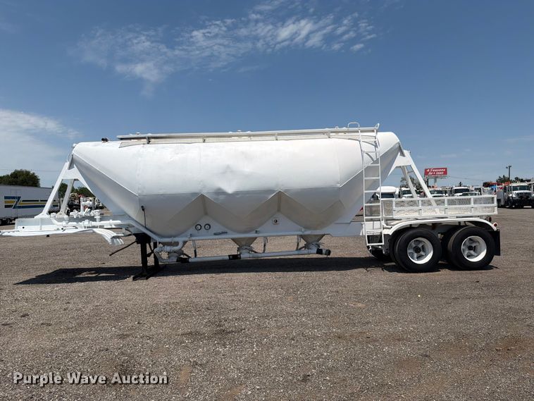 image for item EG9289 1970 Fruehauf pneumatic dry bulk trailer